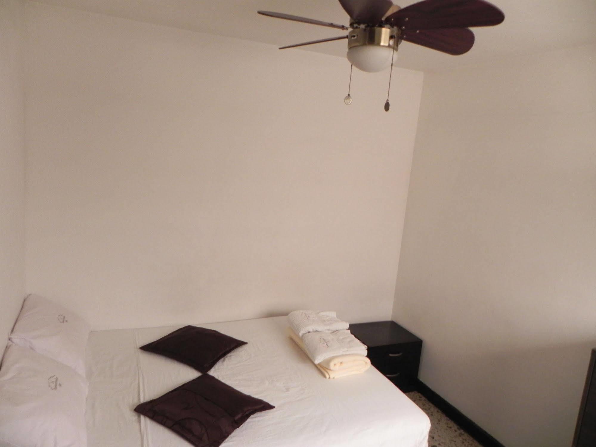 Hostal Tamarindo Inn Medellín Exterior foto